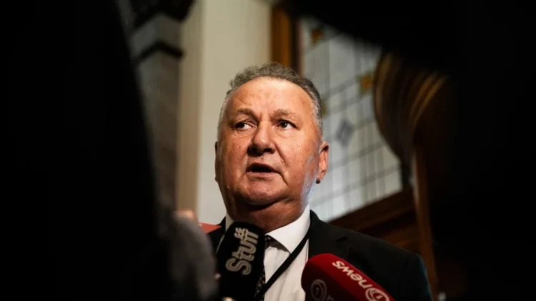 Jones Dismisses Fisheries Bill Critics as ‘Noisy Voices’