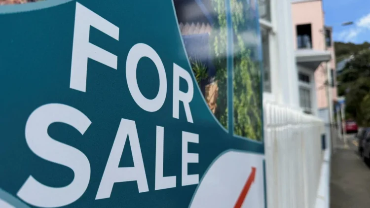 New Zealand Economy Slows as Housing Market Stalls