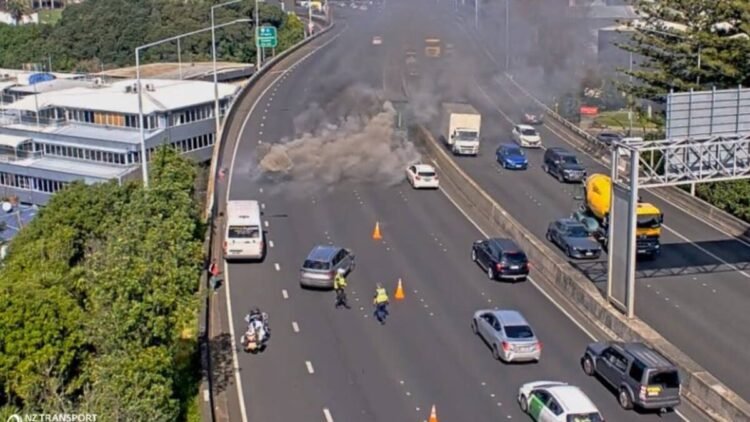 Car Fire Disrupts Southern Motorway Traffic, Causes Major Delays for Commuters